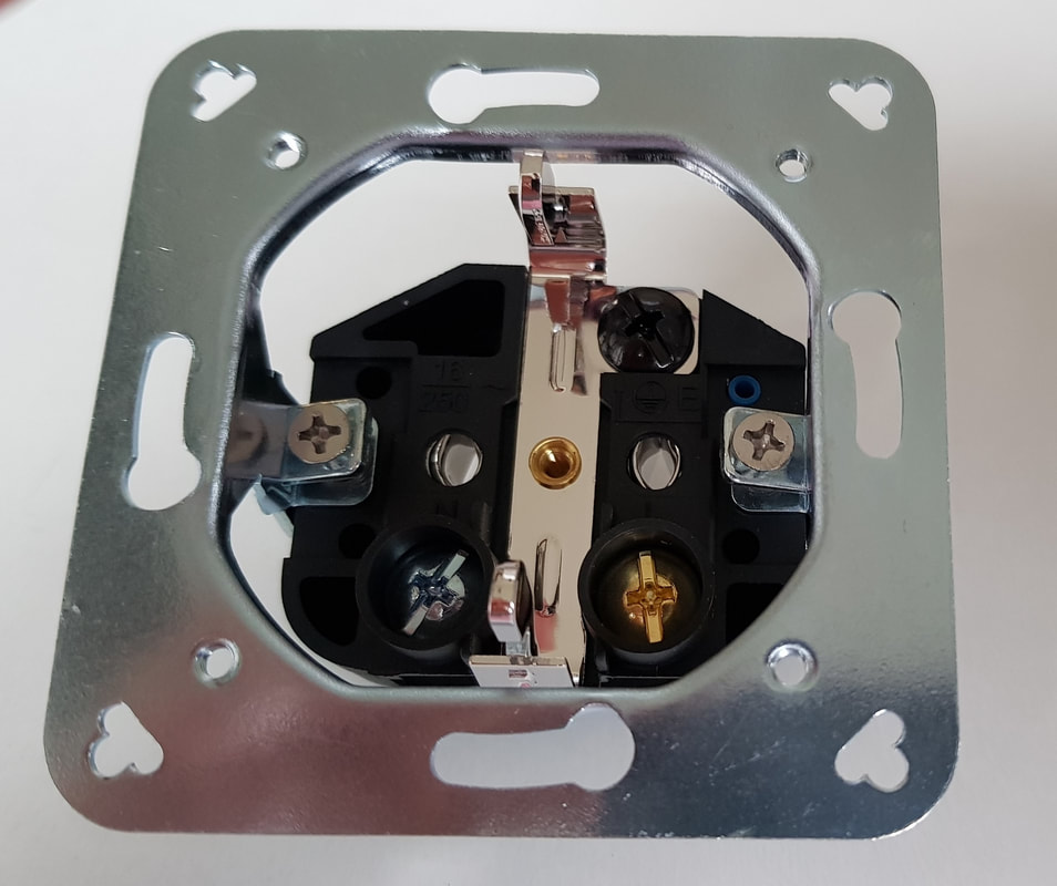 Furutech Wandsteckdose Schuko Einbaurahmen